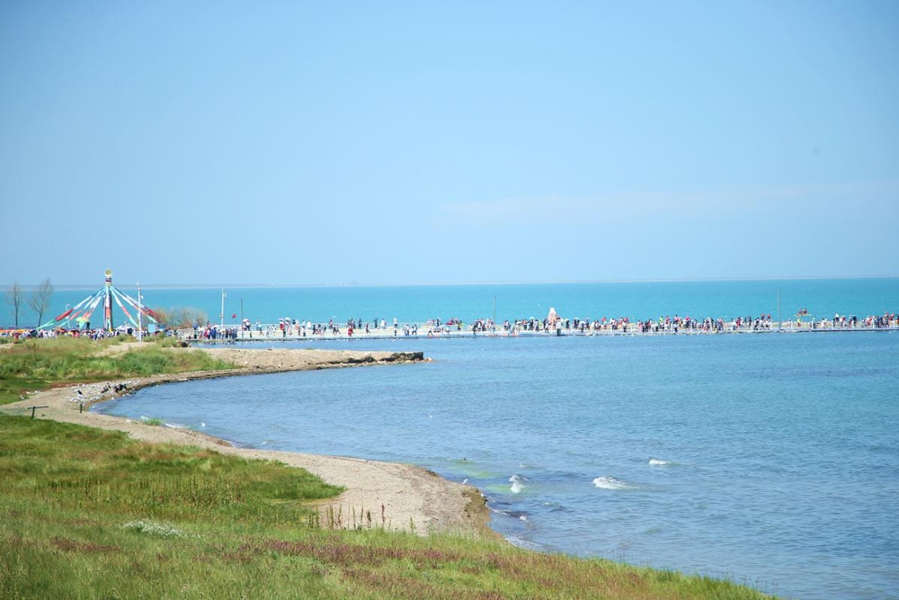水碧天藍(lán)，青海湖秋光正好